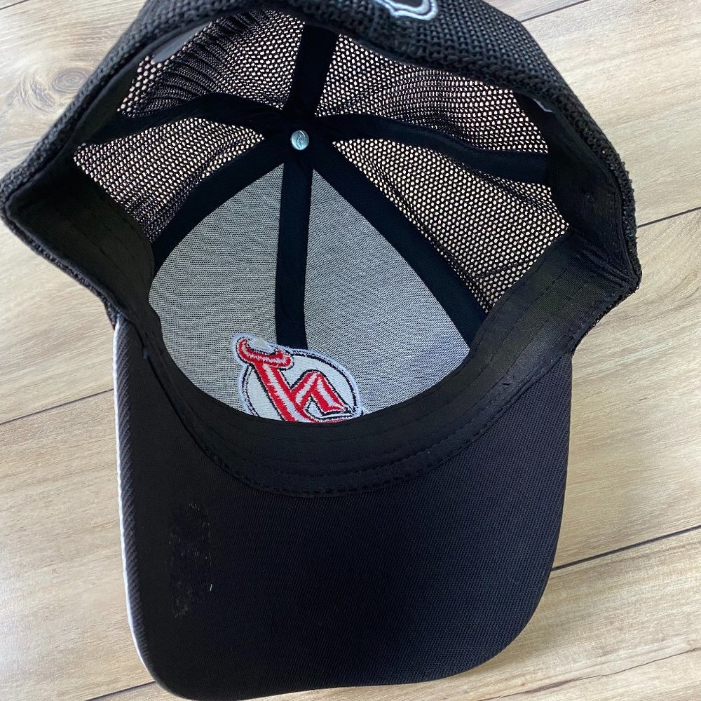 New Jersey Devils Mitchell and Ness Jacket (Large) and Reebok Hat (One Size) - Picture 12 of 12